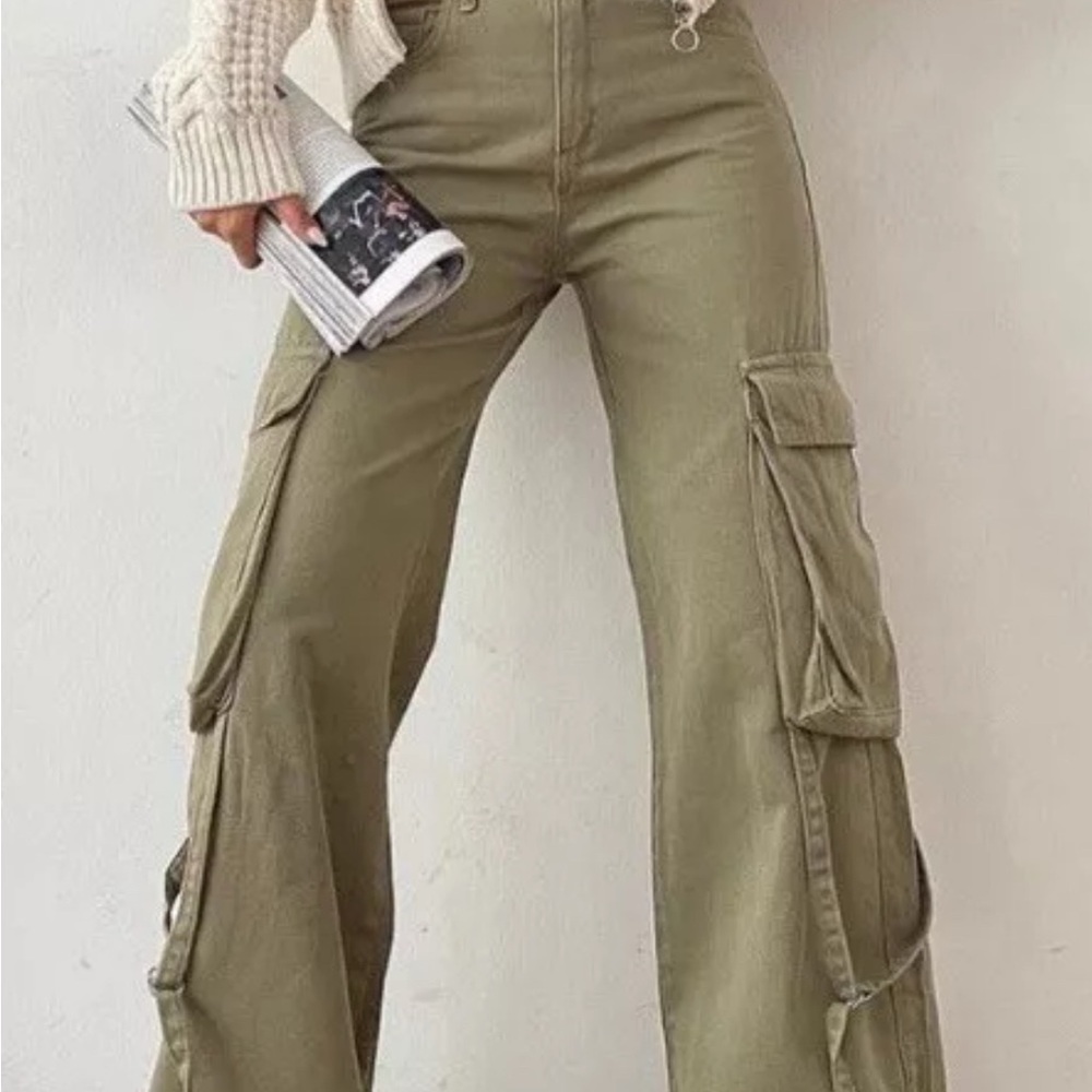 Zara Mid rise wide leg Green Cargo Pants